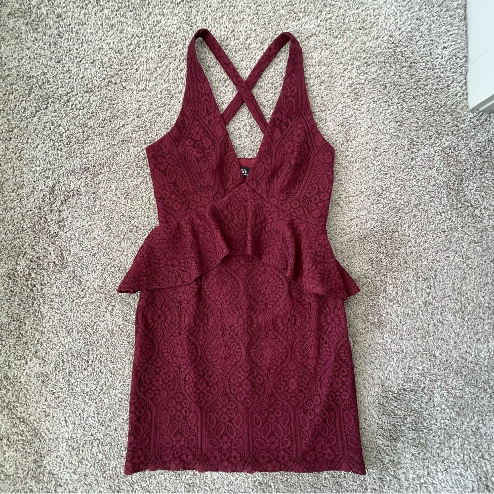 LIKE NEW Lulus Burgundy Deep V Plunge Crochet Wedding Party Dress Small S Lulu’s - Picture 1 of 11